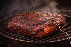 How long does pork shoulder take to smoke per kg?